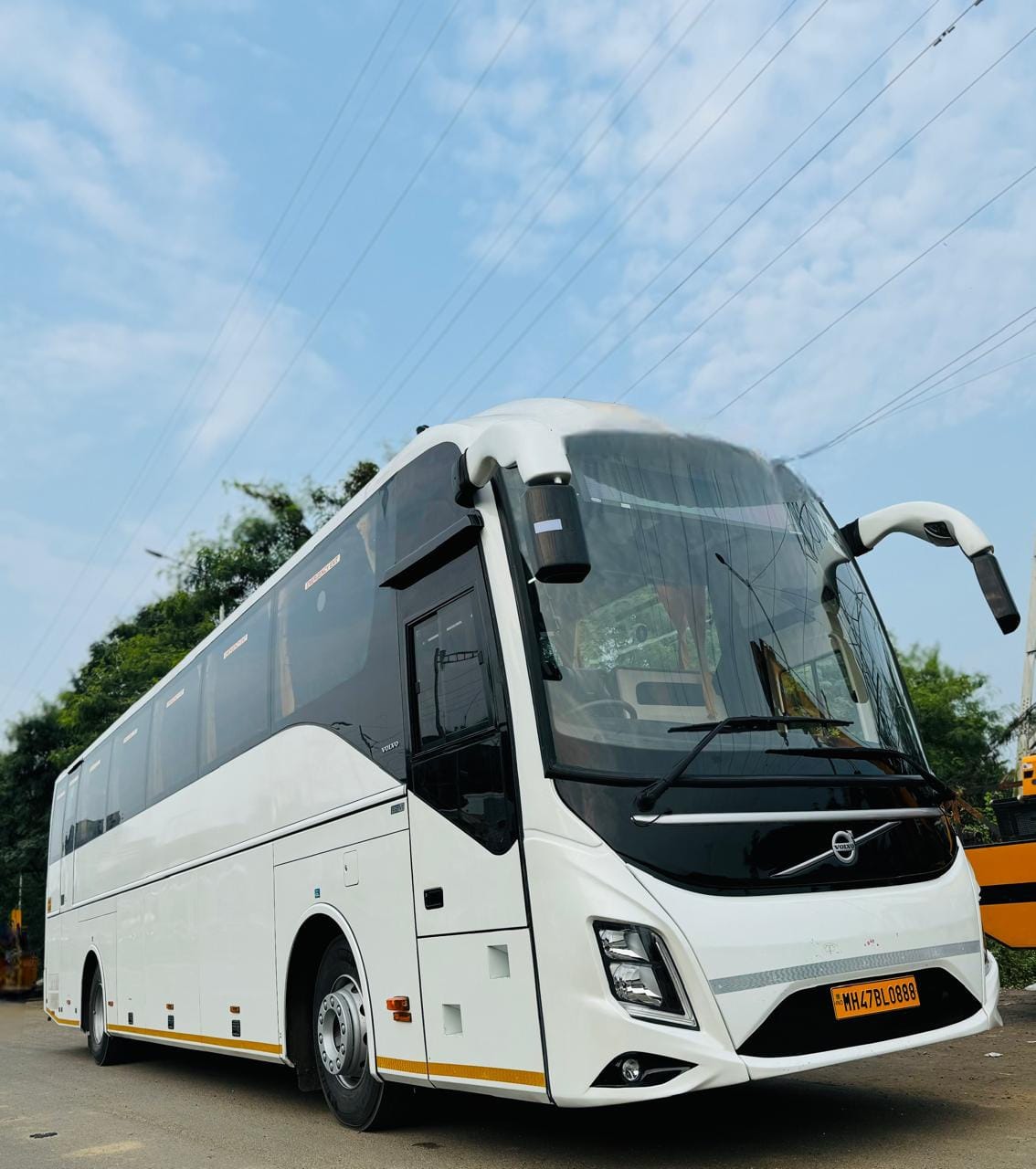 Luxury coach bus